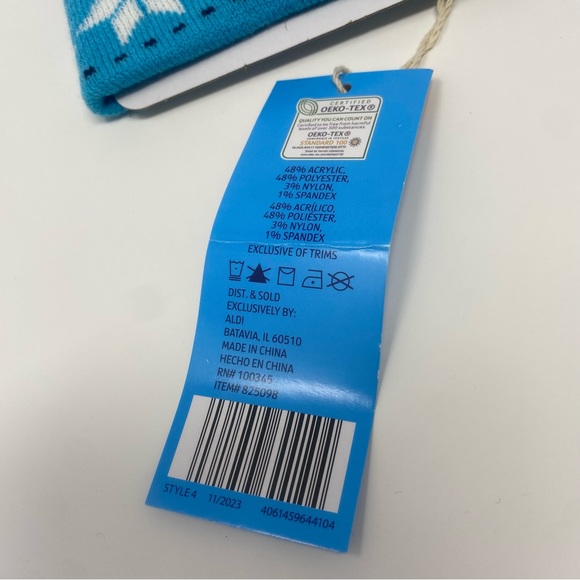 ALDI Gear Christmas Holiday Winter Pom Beanie Snowflake Fall 2023 Unisex Blue - Picture 4 of 4